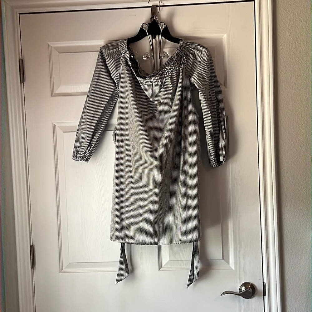 Gray and white 3/4 quarter sleeve